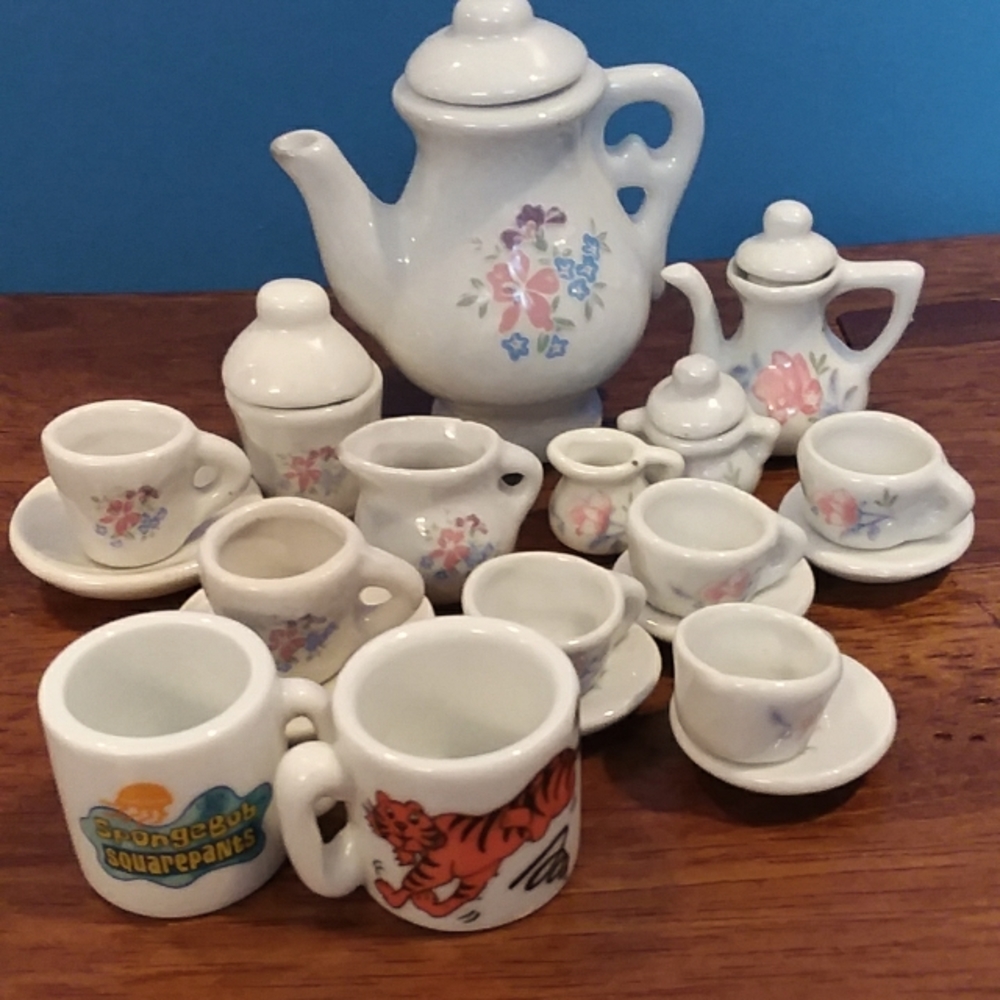 2 mini tea sets and 2 mini mugs